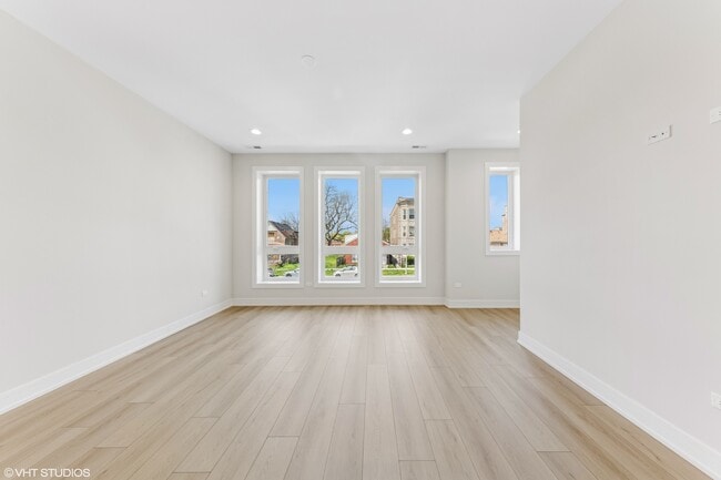Building Photo - 5000 S Prairie Ave