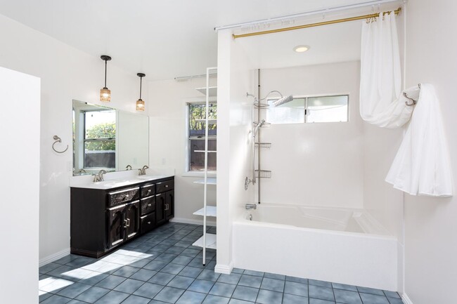 Building Photo - Upgraded Single Family Home in Allied Gardens!