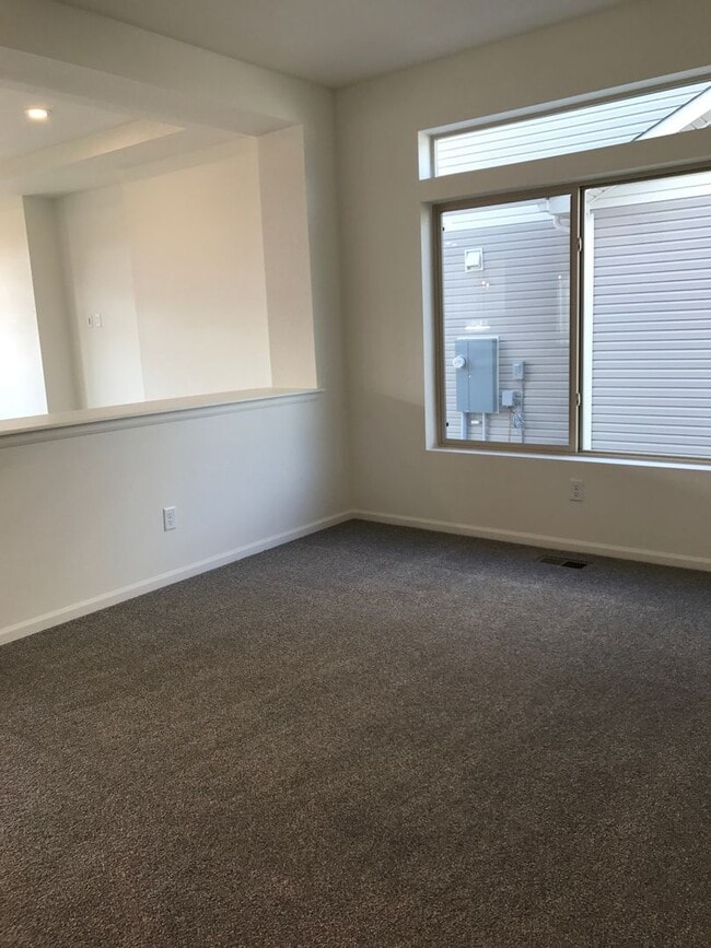 Building Photo - 3 bedroom 2 1/2 bathroom house in Commerce...