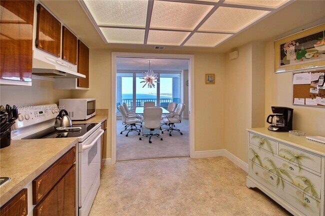 Building Photo - 2200 S Ocean Ln