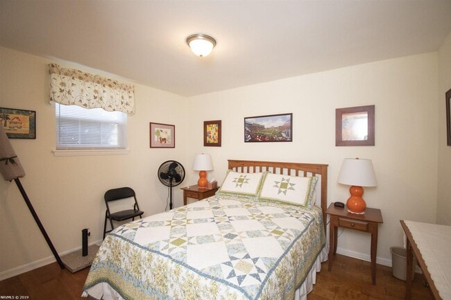 Building Photo - 2 Bed Apartment in Blacksburg With Some Ut...