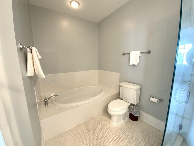 Building Photo - 122 Georgetown Ave