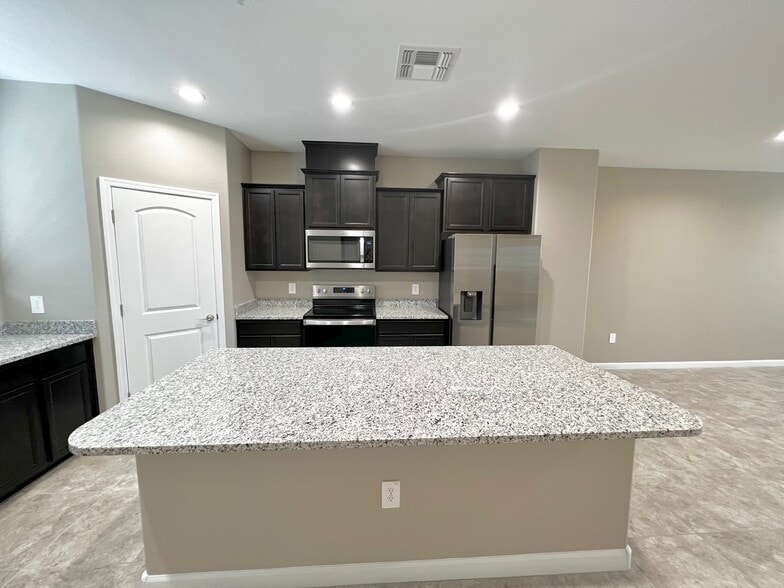 Building Photo - 1255 N Arizona Ave