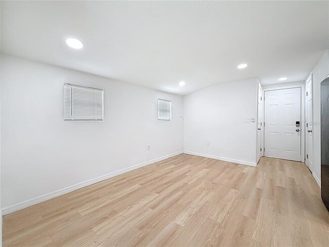 Building Photo - 618 17th Ave S