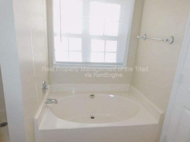 Building Photo - 600 Pecan Ridge Cir