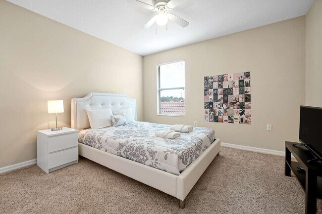 Building Photo - "Furnished 4-Bedroom Pool Home – Comfort and Style in Davenport"
