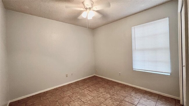 Building Photo - 8811 Pineridge Dr