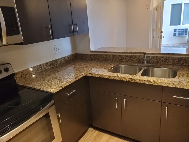 Kitchen Counter - 1379 Caminito Gabaldon