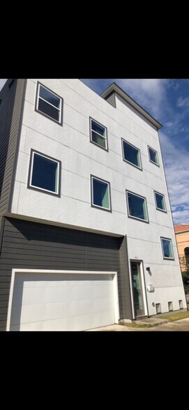 Primary Photo - 1630 W 24th St