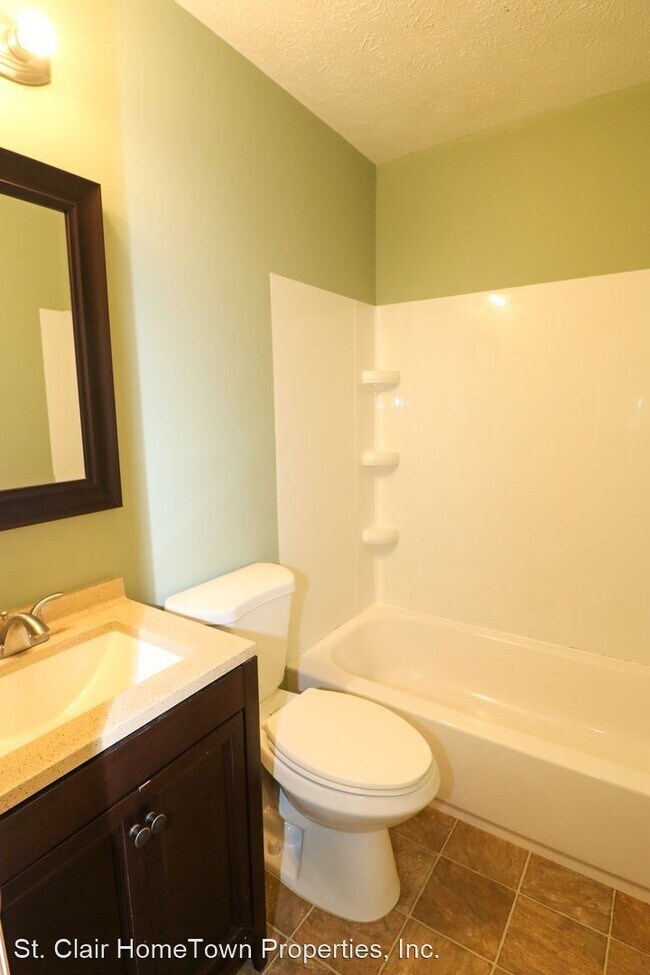 Building Photo - 3 br, 1.5 bath House - 245 Hazelwood Dr