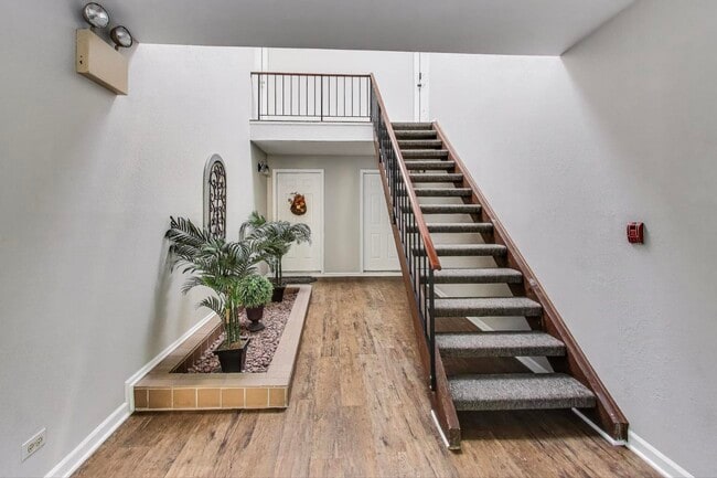 Building Photo - 534 River Front Cir