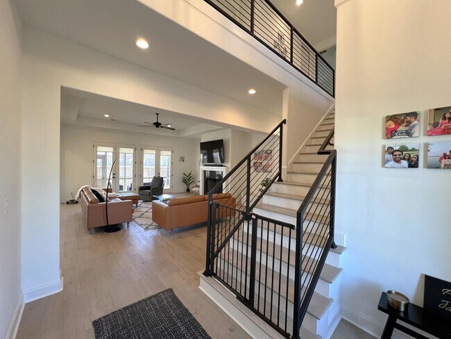 Building Photo - 607 Covington Walk Ln S