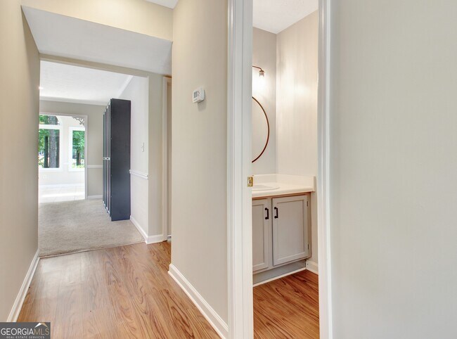 Building Photo - 303 Calgary Dr