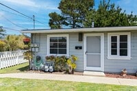 Building Photo - Charming Sunny Pacific Grove Duplex - Available early June