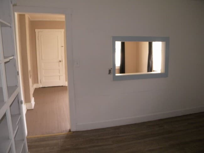 Building Photo - 1014 NE 8th Ave