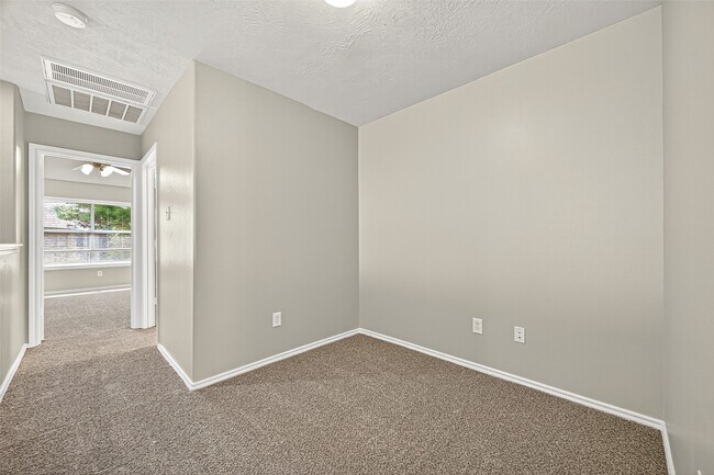Building Photo - 110 N Burberry Park Cir