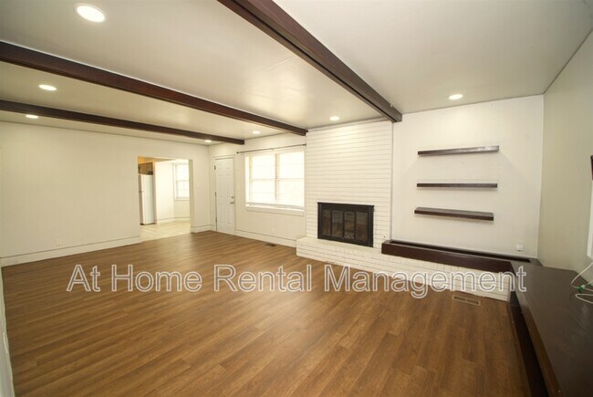 Building Photo - 5105 S Kingston Ave