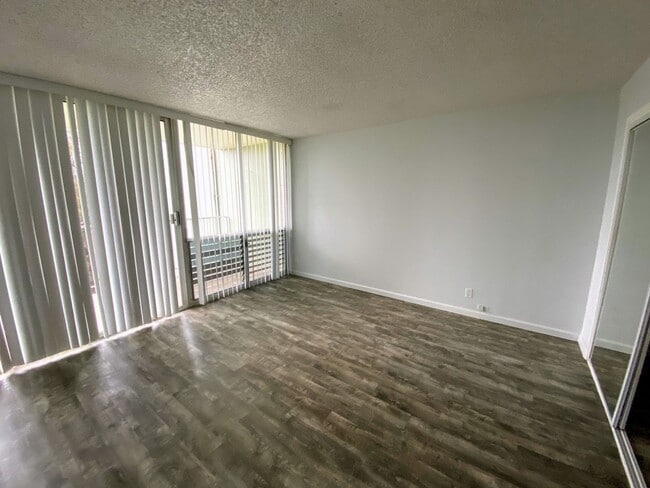 Building Photo - 358NEW