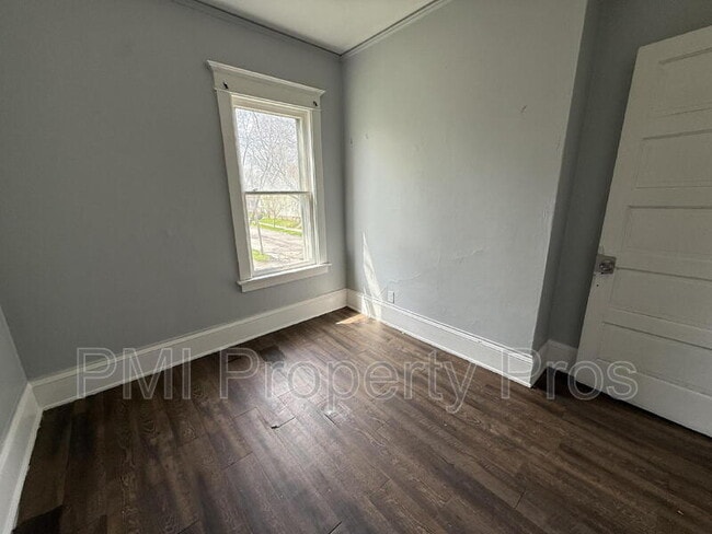 Building Photo - 2155 N 32nd St