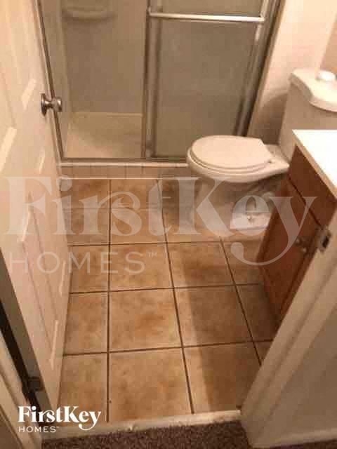 Building Photo - 534 Longwood Dr