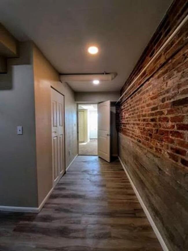 Building Photo - 306ALUM