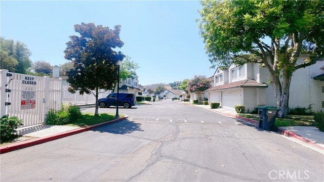 Building Photo - 2470 Saratoga Ln
