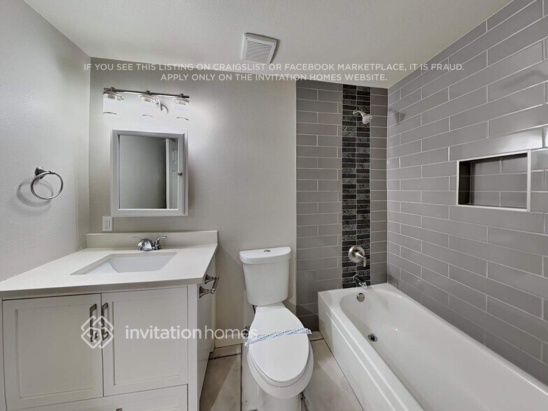 Building Photo - 1705 W Thunderbird Rd