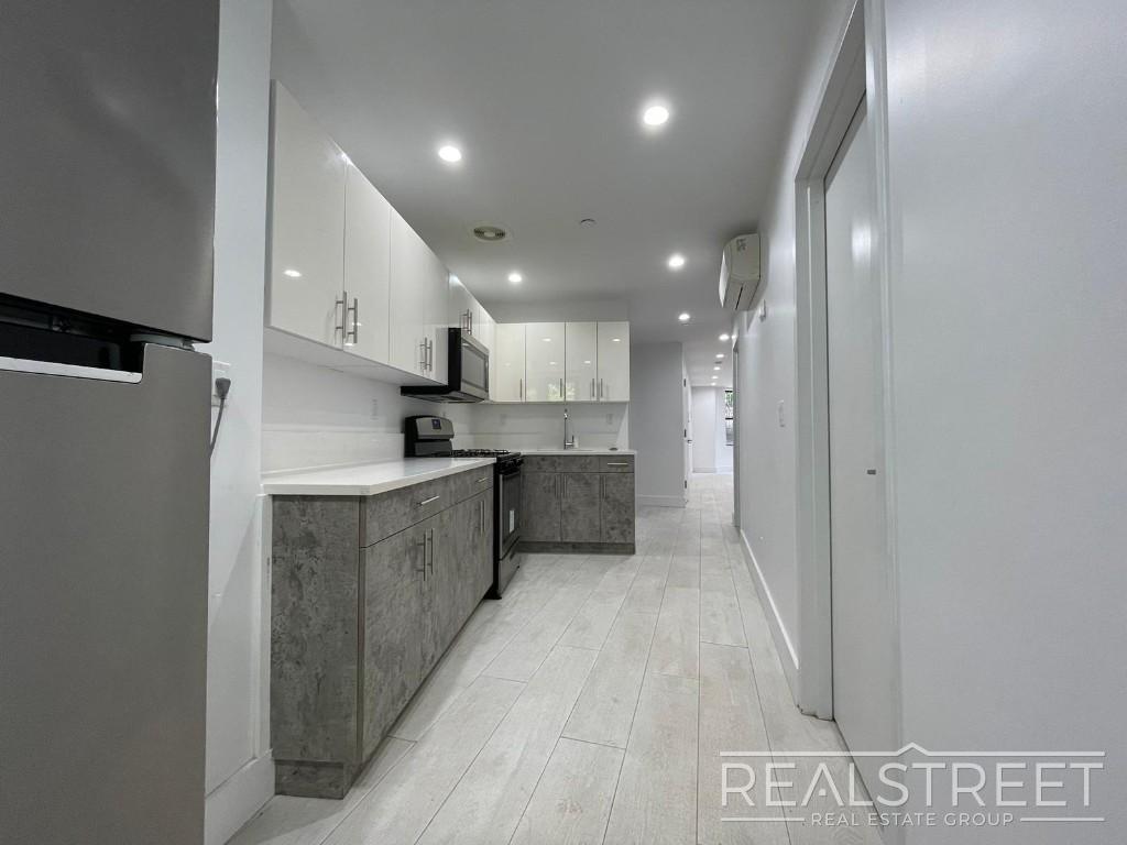 Building Photo - Stunning Brand New 1.5 Bed Duplex with Pri...