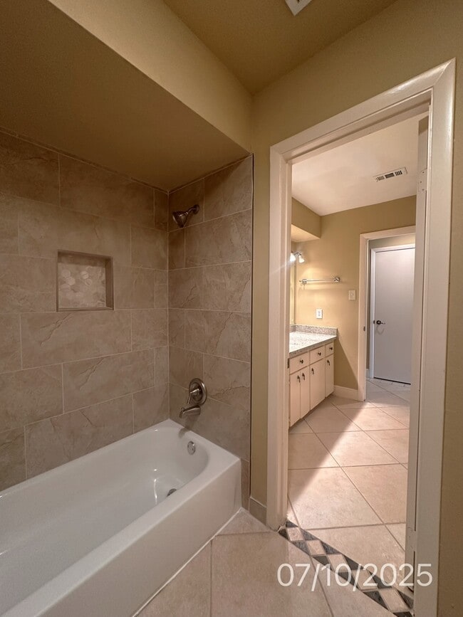 Building Photo - 20326 Spoonwood Dr