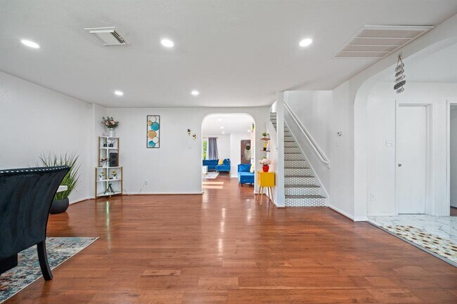 Building Photo - 16815 Watering Oaks Ln
