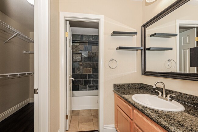 Building Photo - 2375 Del Mar Way