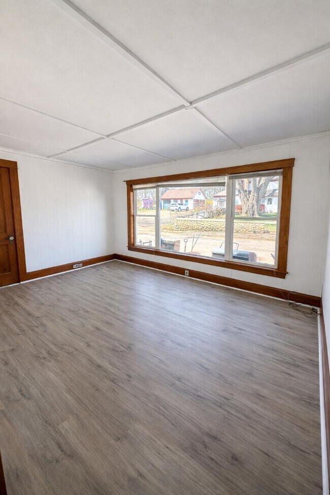 Building Photo - 510 Main St