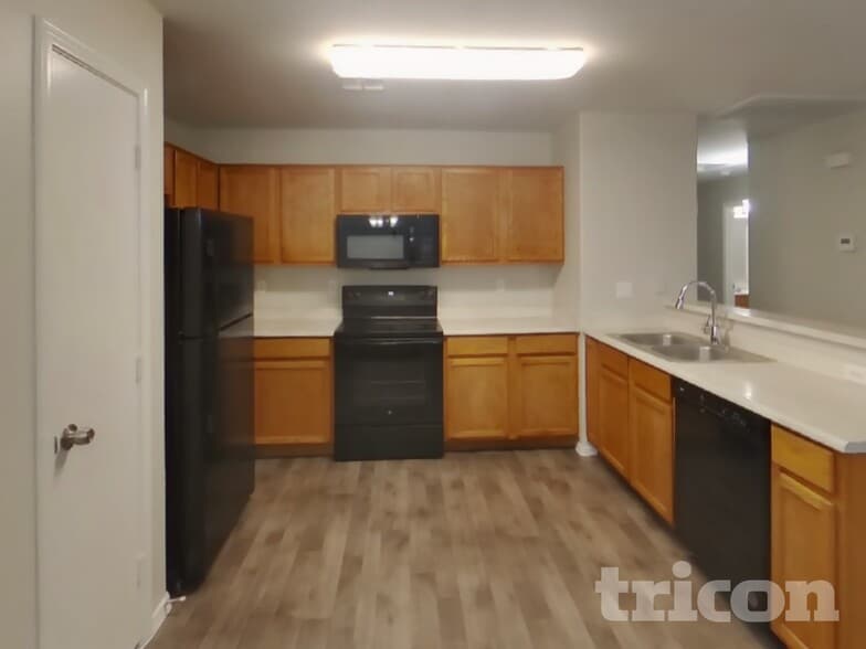 Building Photo - 11445 W Cambridge Ave