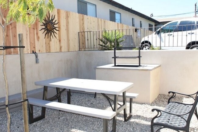 Building Photo - 229 N Chorro St