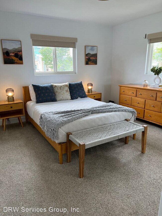 Building Photo - 3 br, 2 bath House - 6047 Soledad Mountain...