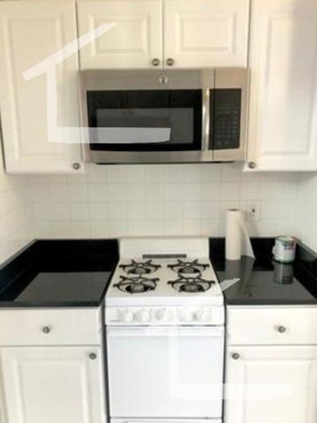 Primary Photo - Top Floor-2 with A/C & parking for rent