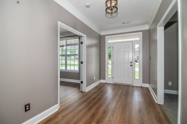Building Photo - Beautiful 5 Bedroom, 4 Full Bath Family Home