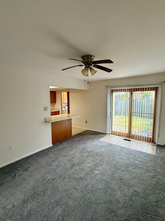 Building Photo - Olde Crofton Charm! Two Bedroom Townhome