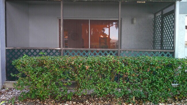 Building Photo - 2733 S Oakland Forest Dr