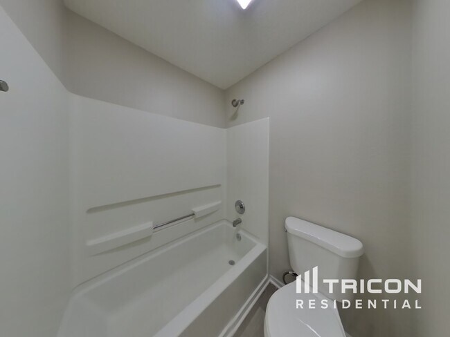 Building Photo - 2869 Ludwig Dr