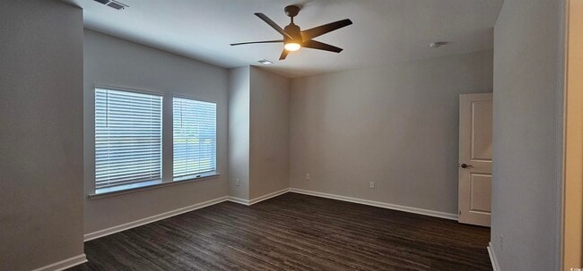 Building Photo - 5039 Gladstone Dr