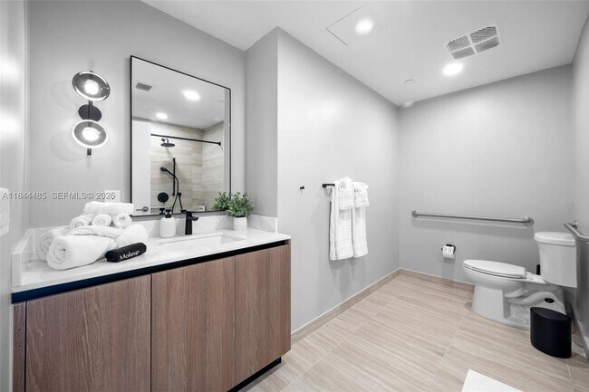 Building Photo - 580 72nd St