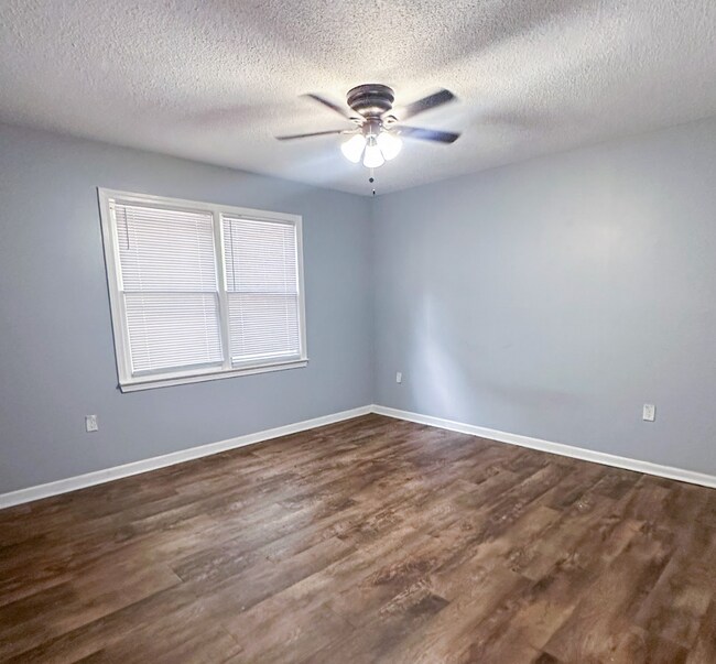 Building Photo - Spacious 3BR Home Near Downtown Clemson – Available 8/20, Only $1,300/Month!