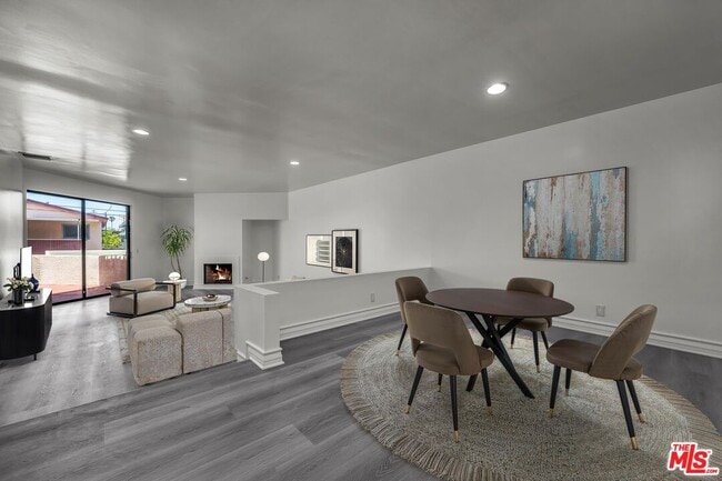 Building Photo - 7301 Vista Del Mar