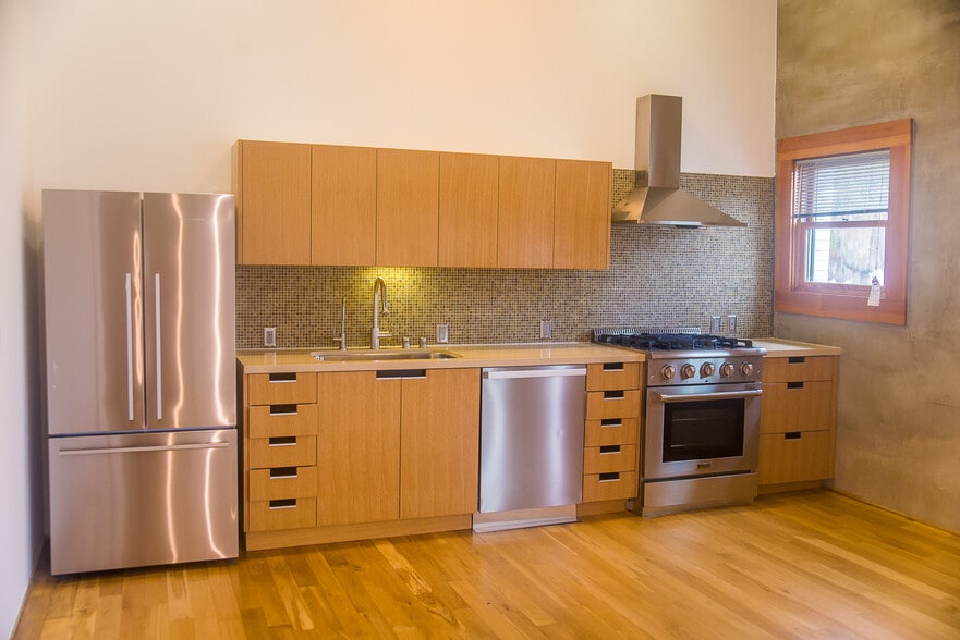 Building Photo - 8 Brooks Ave