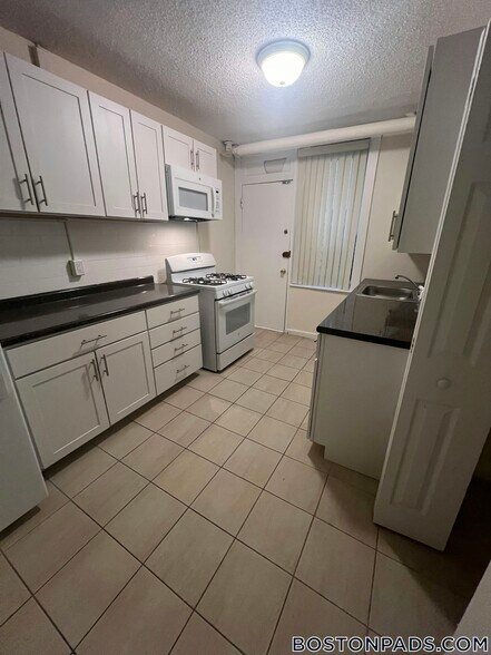 Building Photo - 7 Barrows St