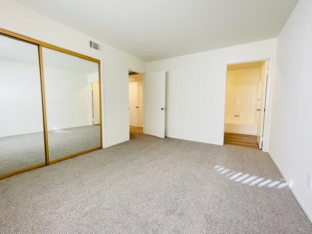 Building Photo - 112 S St Andrews Pl