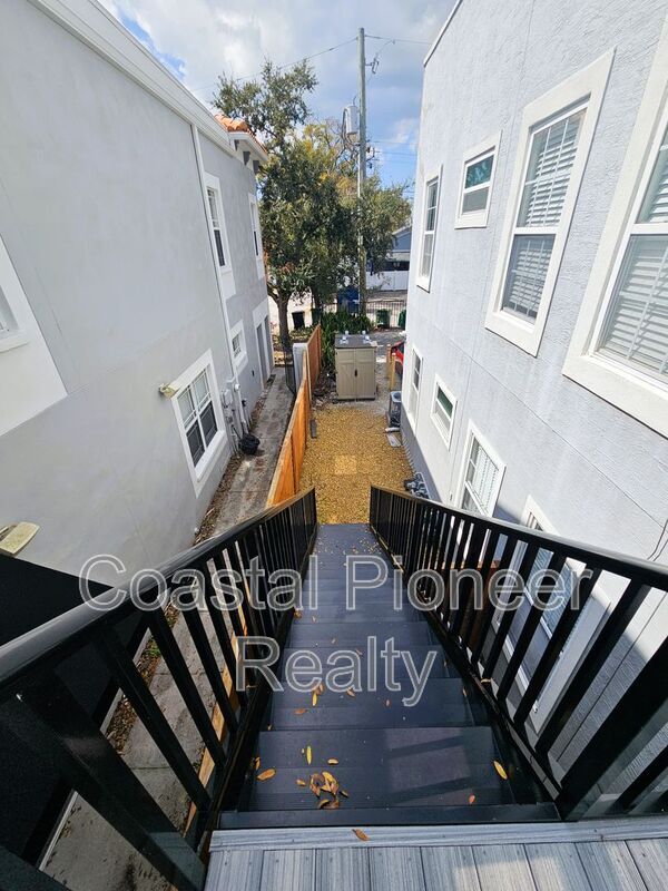 Building Photo - 209 S Westland Ave
