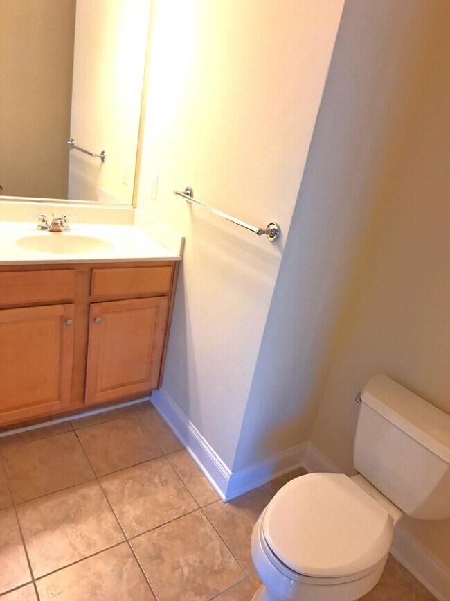 Building Photo - 3 bedroom/ 2 bathroom- Bennington on the Park