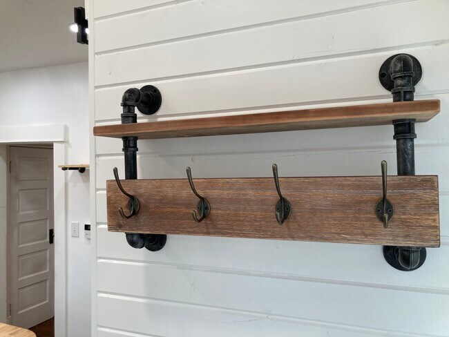 Building Photo - 328 E 12th St